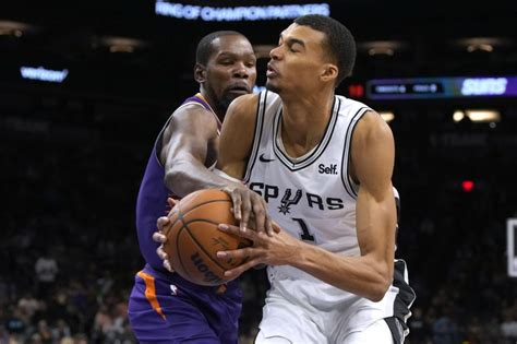 Wembanyama scores 38 points, shines in 4th quarter, as Spurs hold off Suns 132-121